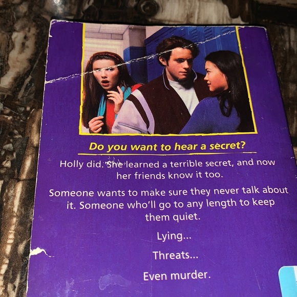 What Holly Heard- fearstreet - Picture 2 of 2